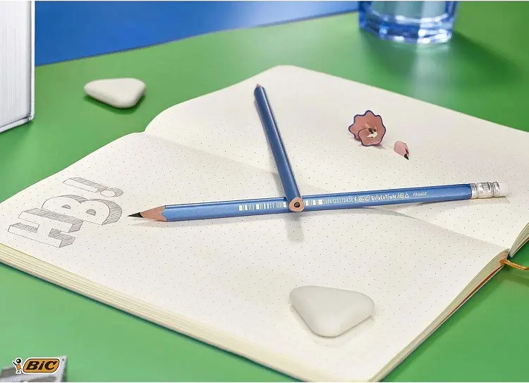 МОЛИВ С ГУМА ТРИЪГЪЛЕН EVOLUTION 12 BIC - image 1