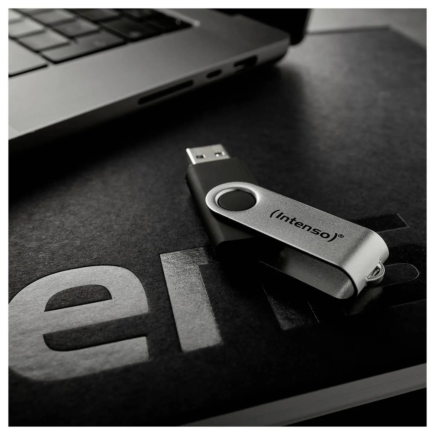 Intenso USB Flash Drive 3.2 32GB Office Line - image 1