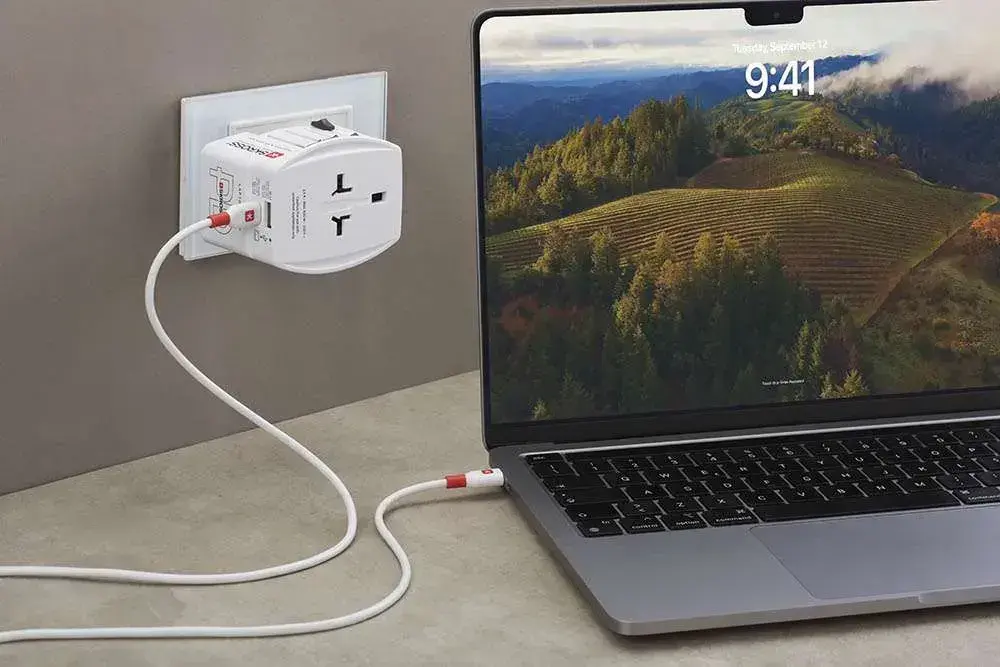 Skross универсален адаптер 220V , 30W, бял - image 4