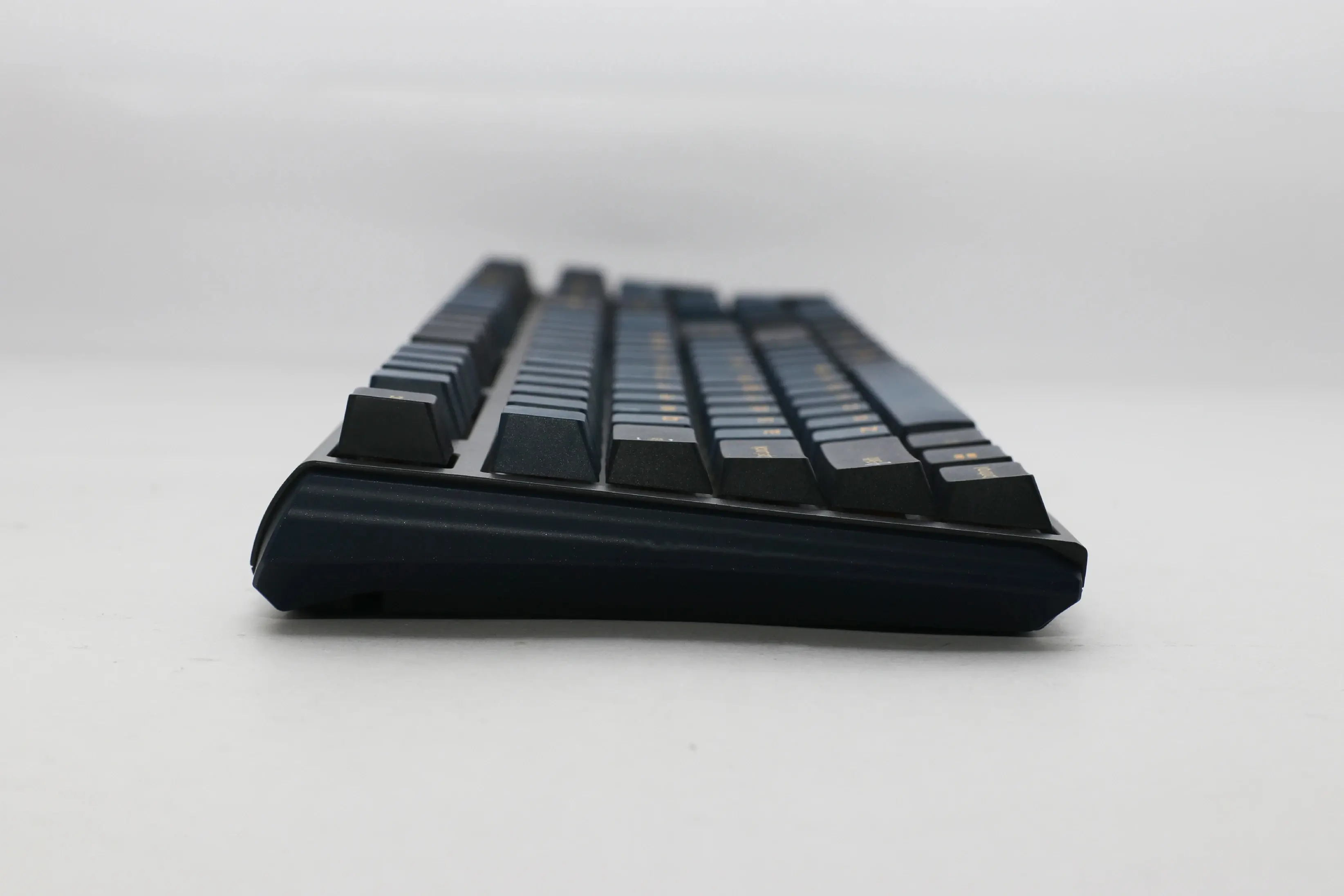 Ducky професионална геймърска механична клавиатура Professional Gaming Mechanical Keyboard One 3 Pro Nazca Line - 8K, Cherry MX2A RGB Red [Linear] - image 12