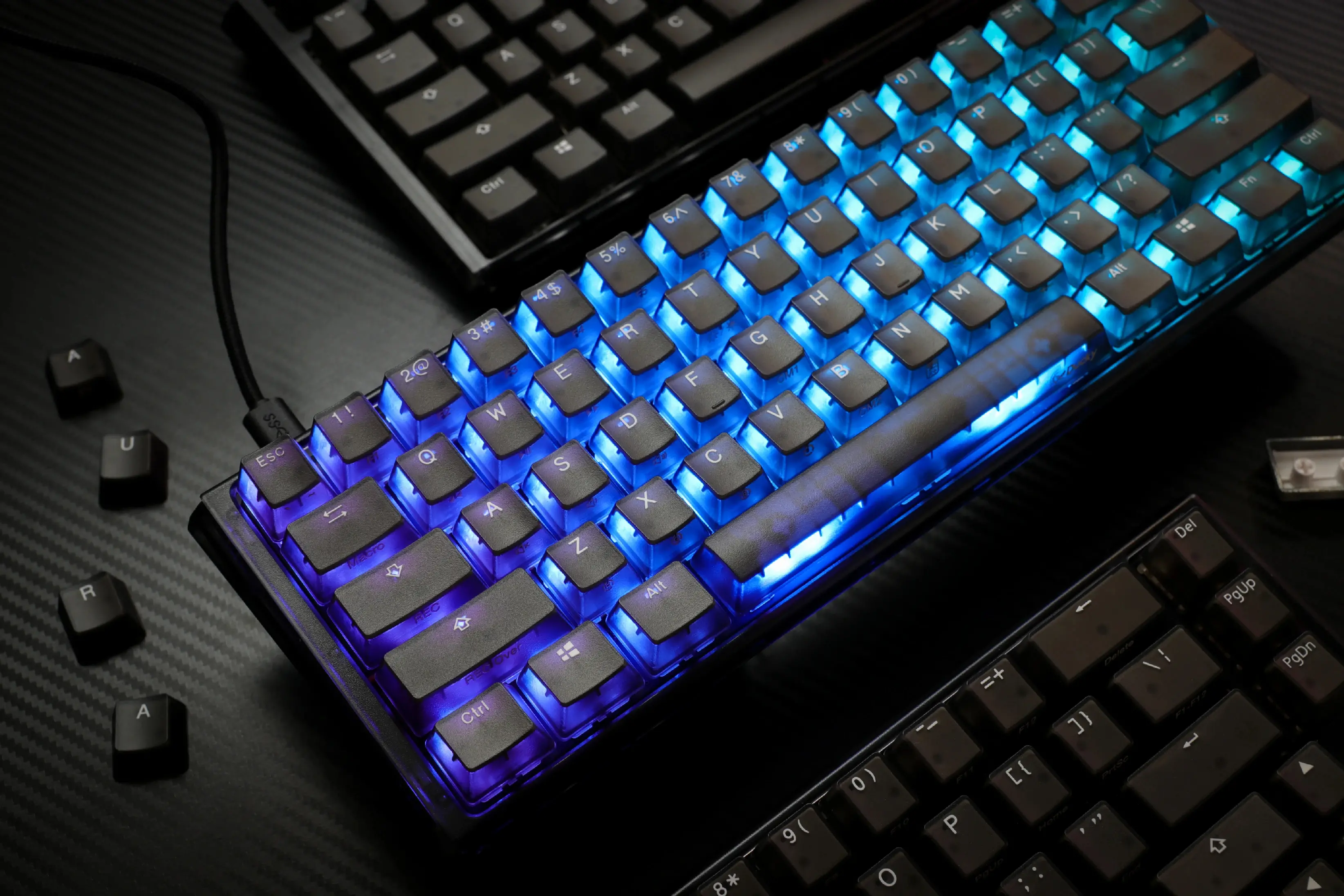 Ducky професионална геймърска механична клавиатура Professional Gaming Mechanical Keyboard One 3 Mini Aura Black - Cherry MX RGB Brown [Tactile] - image 4