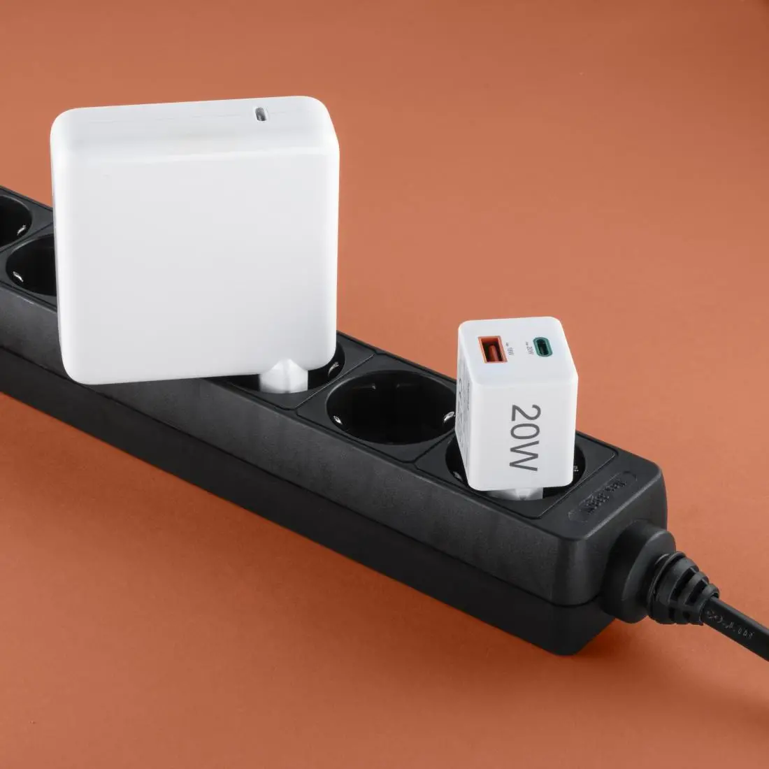 HAMA Бързо мини зарядно 1x USB-C, 1x USB-A, PD, 20 W, бяло - image 11