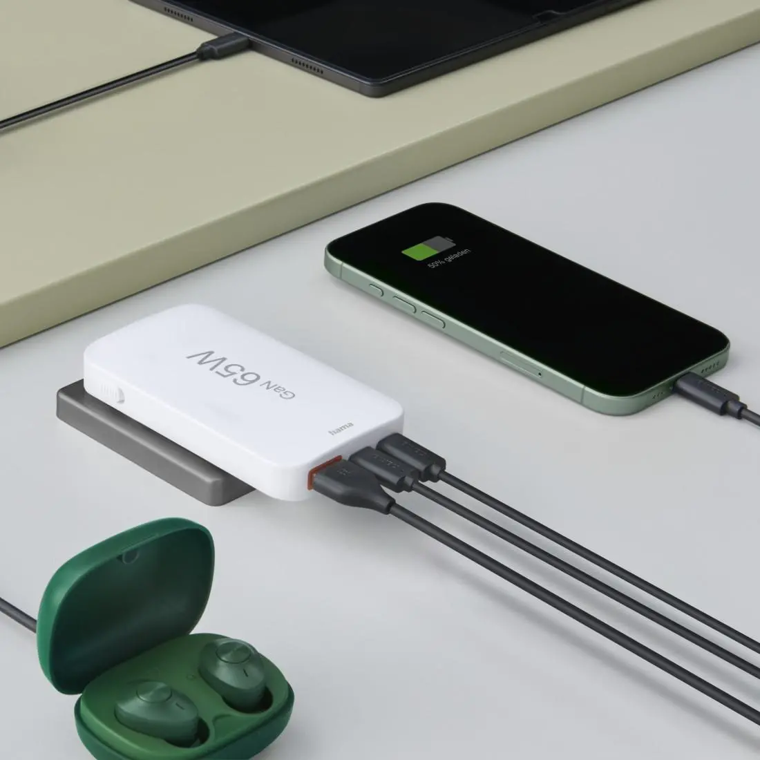 HAMA Бързо мини зарядно, 65W, 2x USB-C, 1x USB-A, PD, плоско, бяло - image 9