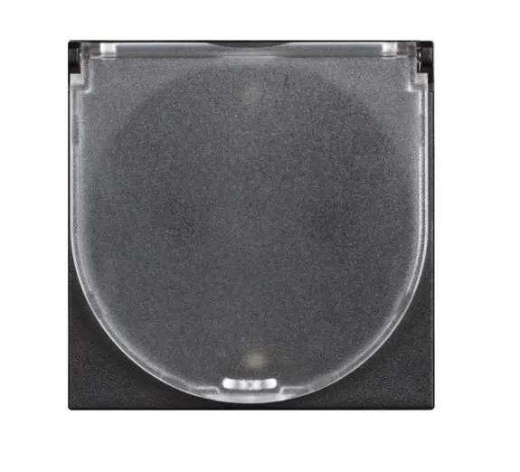 Priză Schuko 2P+E cu capac CLASSIA LEGRAND - negru