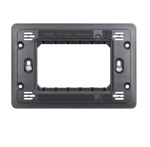 3-МОДУЛНА ПОДДЪРЖАЩА РАМКА ВИНТОВА CLASSIA LEGRAND