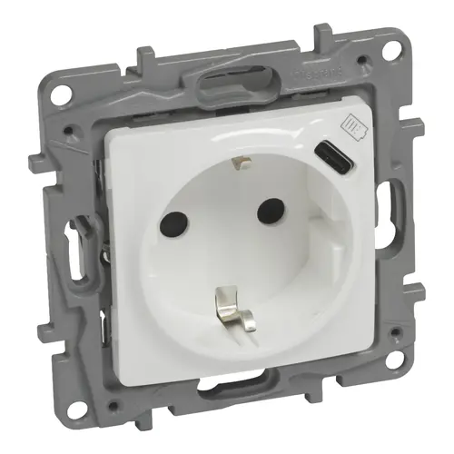 КОНТАКТ ШУКО 2P+E + USB NILOE LEGRAND - БЯЛ