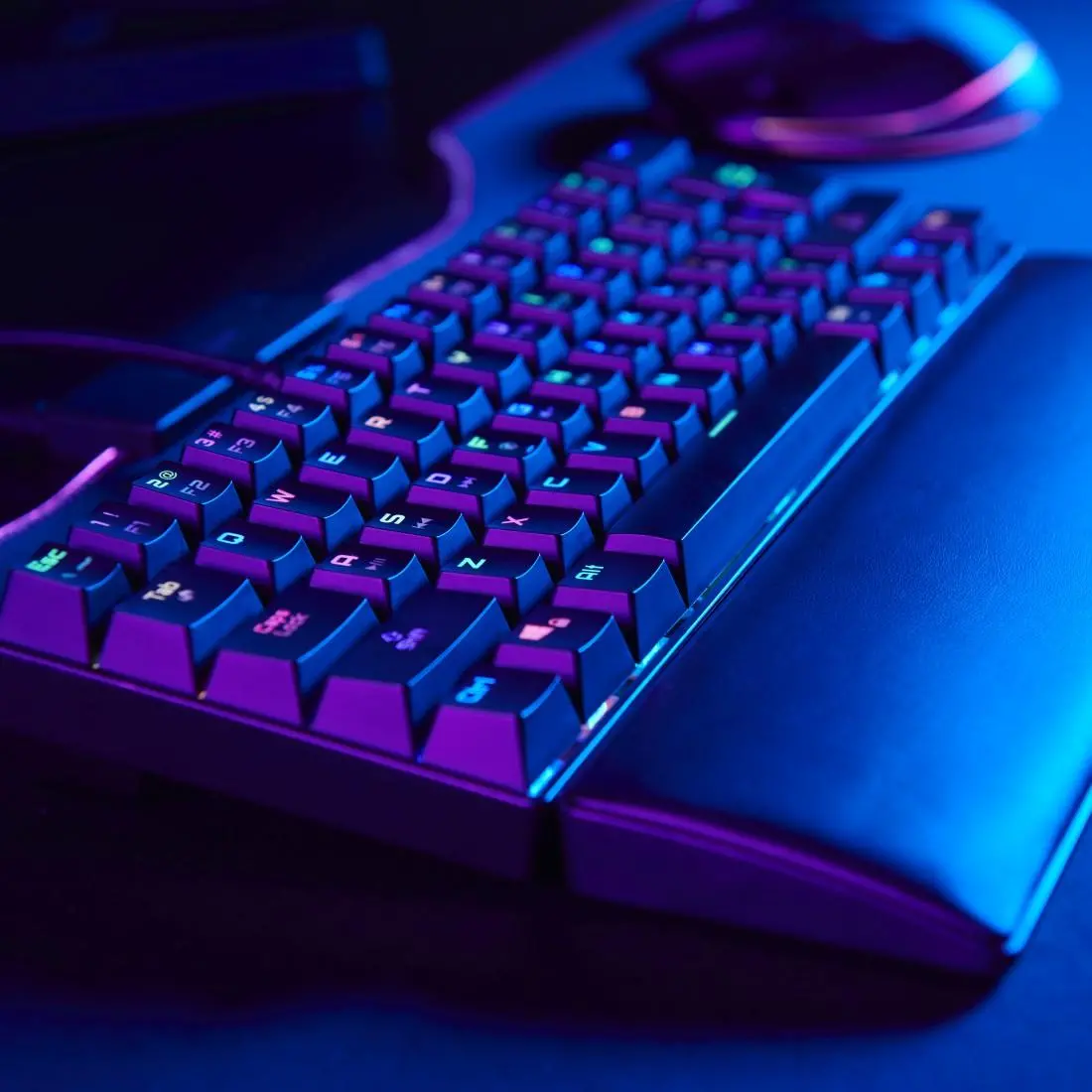 uRage Геймърска клавиатура "Exodus 760 Mechanical Mini", червени суичове, черна - image 5