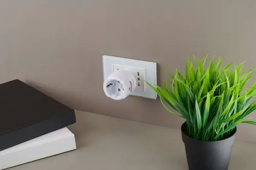 Skross универсален адаптер World to CH+IT+ Brasil, USB - image 6