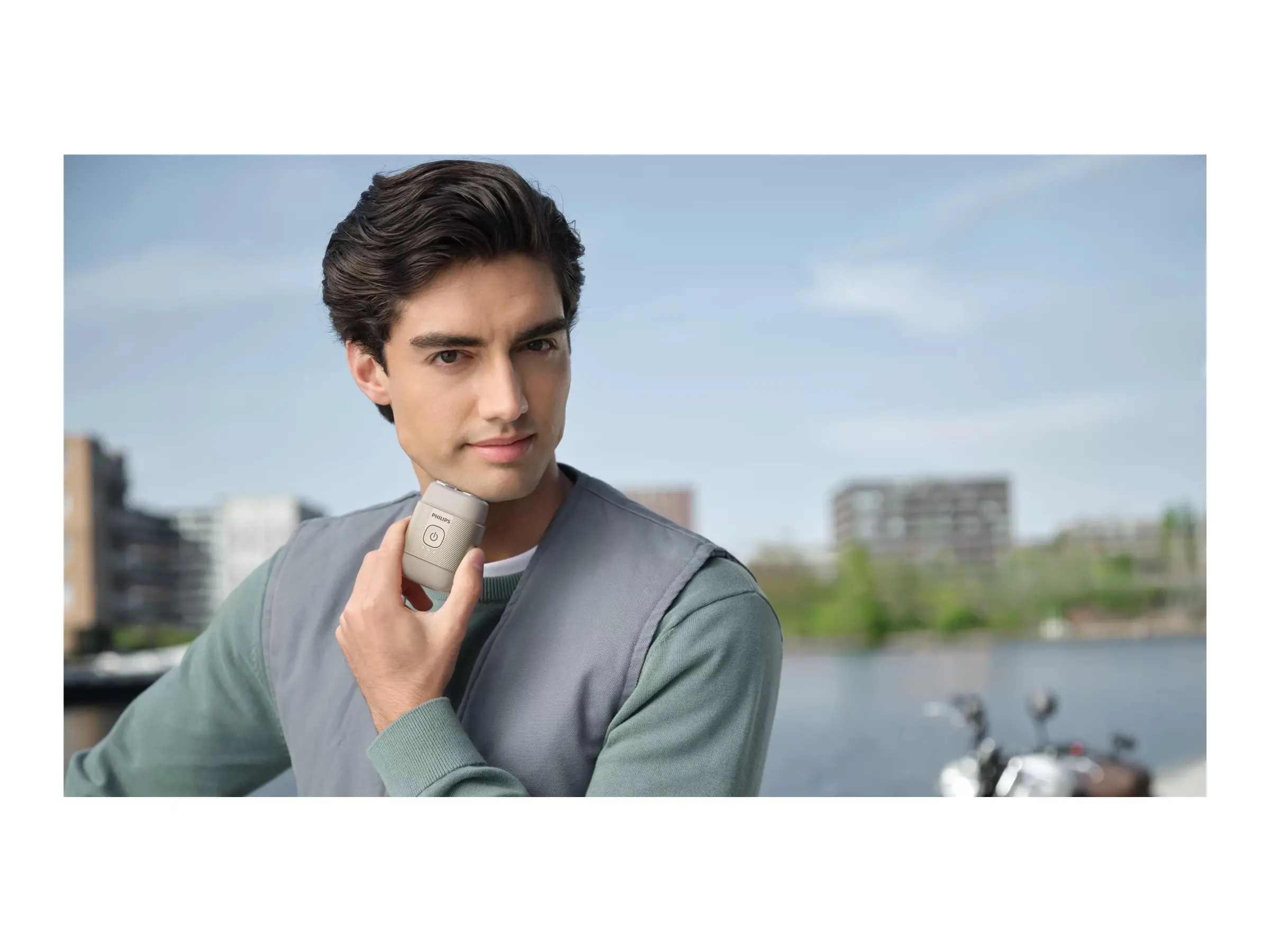 PHILIPS Компактна Електрическа самоpcъсначка series 500 за сухо и мокро бръснене Lift & Cut Ножчета SteelPrecision калъф - image 4