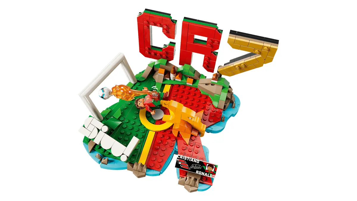 LEGO Editions: Cristiano Ronaldo – CR7 - Football Highlights (43012) - image 3