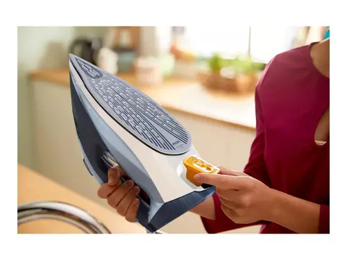PHILIPS Парна Ютия Series 7000 50g/min 250g steam boost Ceramic soleplate 2800W гладеща повърхност SteamGlide Plus синя - image 3