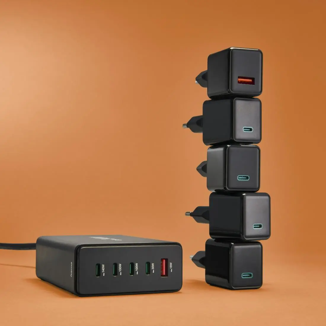 HAMA Зарядна станция 240 W, GaN, Fast Charger, 4 x USB-C, 1 x USB-A, PD - image 6