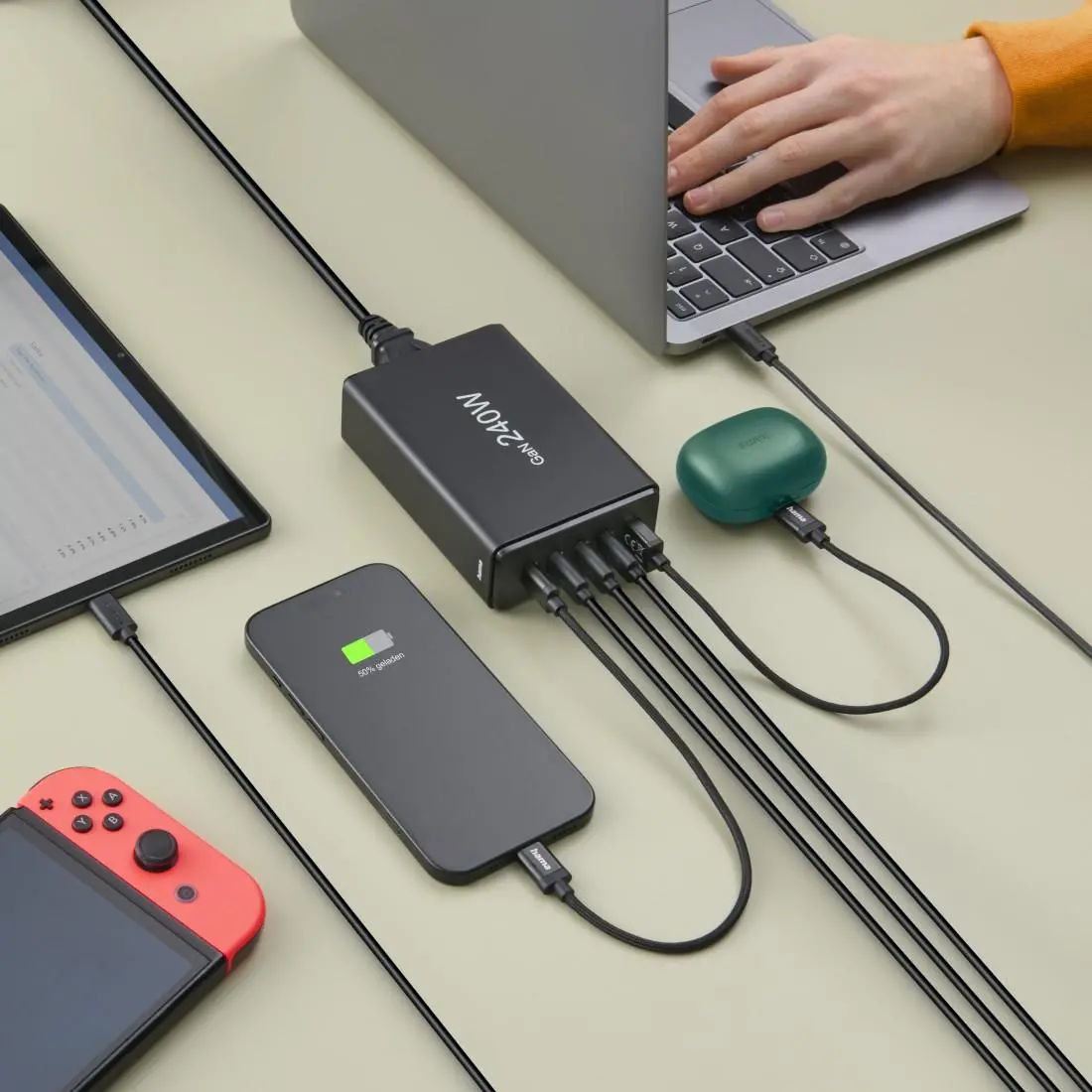HAMA Зарядна станция 240 W, GaN, Fast Charger, 4 x USB-C, 1 x USB-A, PD - image 7