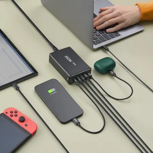 HAMA Зарядна станция 140 W, GaN, Fast Charger, 3 x USB-C, 2 x USB-A, PD - 7