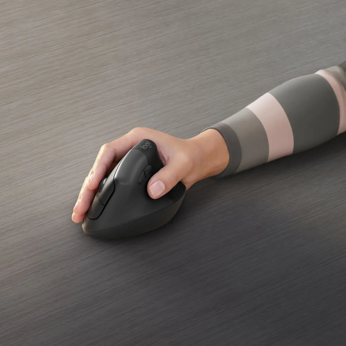 MOUSE CU BUTOANE SILENȚIOASE LOGITECH LIFT VERTICAL - RF Wireless / Bluetooth, 400 - 4000 dpi - Vertical Ergonomic Mouse LIFT Graphite - Smartwheel - image 4