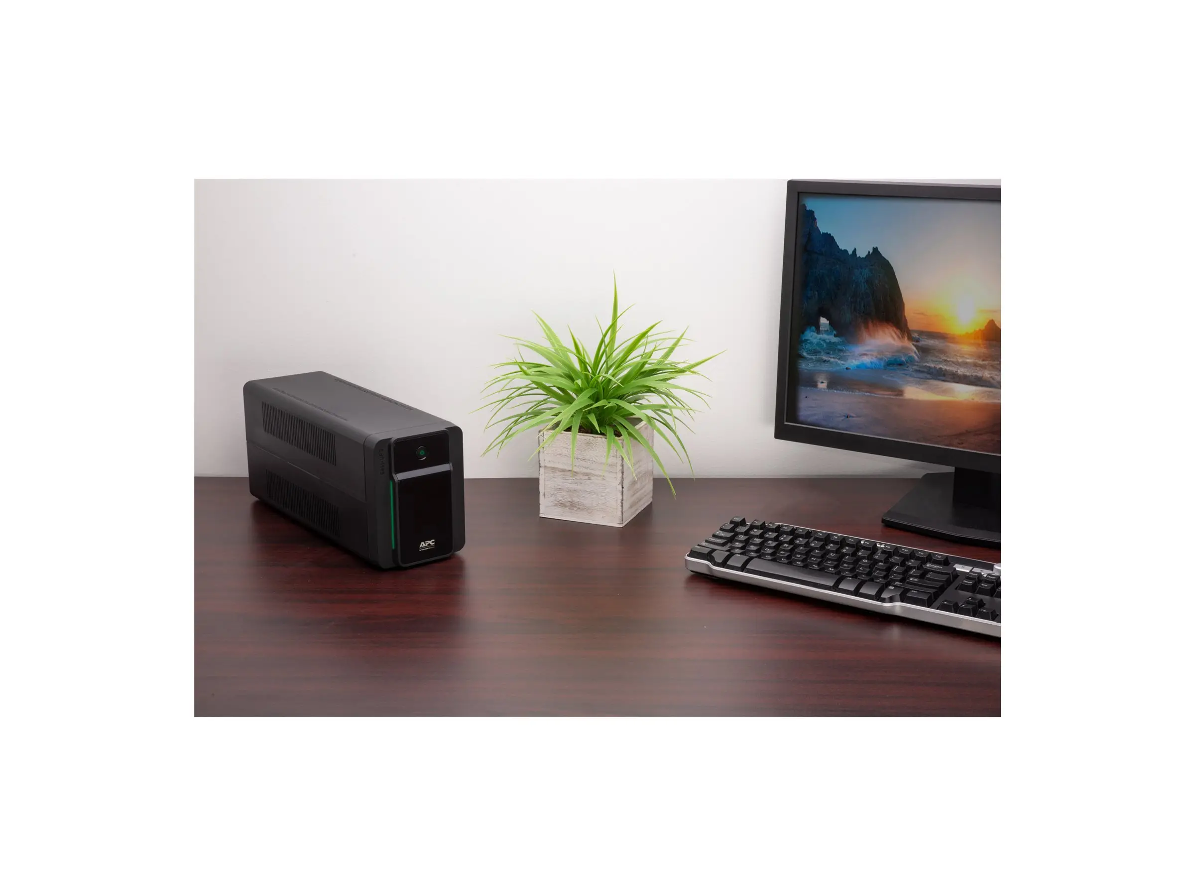 UPS, APC Easy UPS 900VA, 230V, AVR, prize IEC - image 1