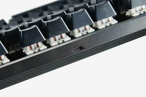 Геймърска механична клавиатура основа Glorious RGB GMMK TKL, ISO Layout - image 2