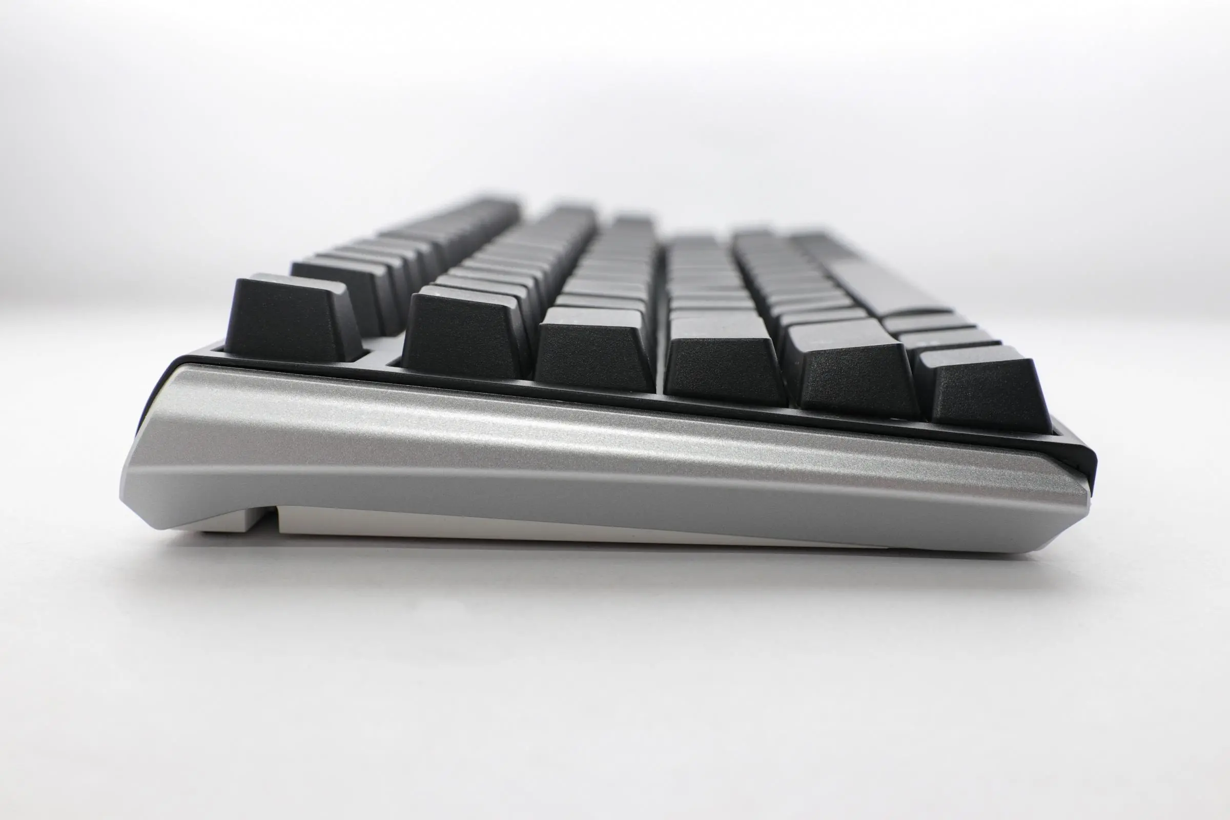 Геймърскa механична клавиатура Ducky One 3 Classic TKL Hotswap Cherry MX Silver, RGB, PBT Keycaps - image 3