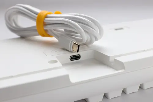 Геймърскa механична клавиатура Ducky One 3 Pure White TKL Hotswap Cherry MX Red, RGB, PBT Keycaps - image 5