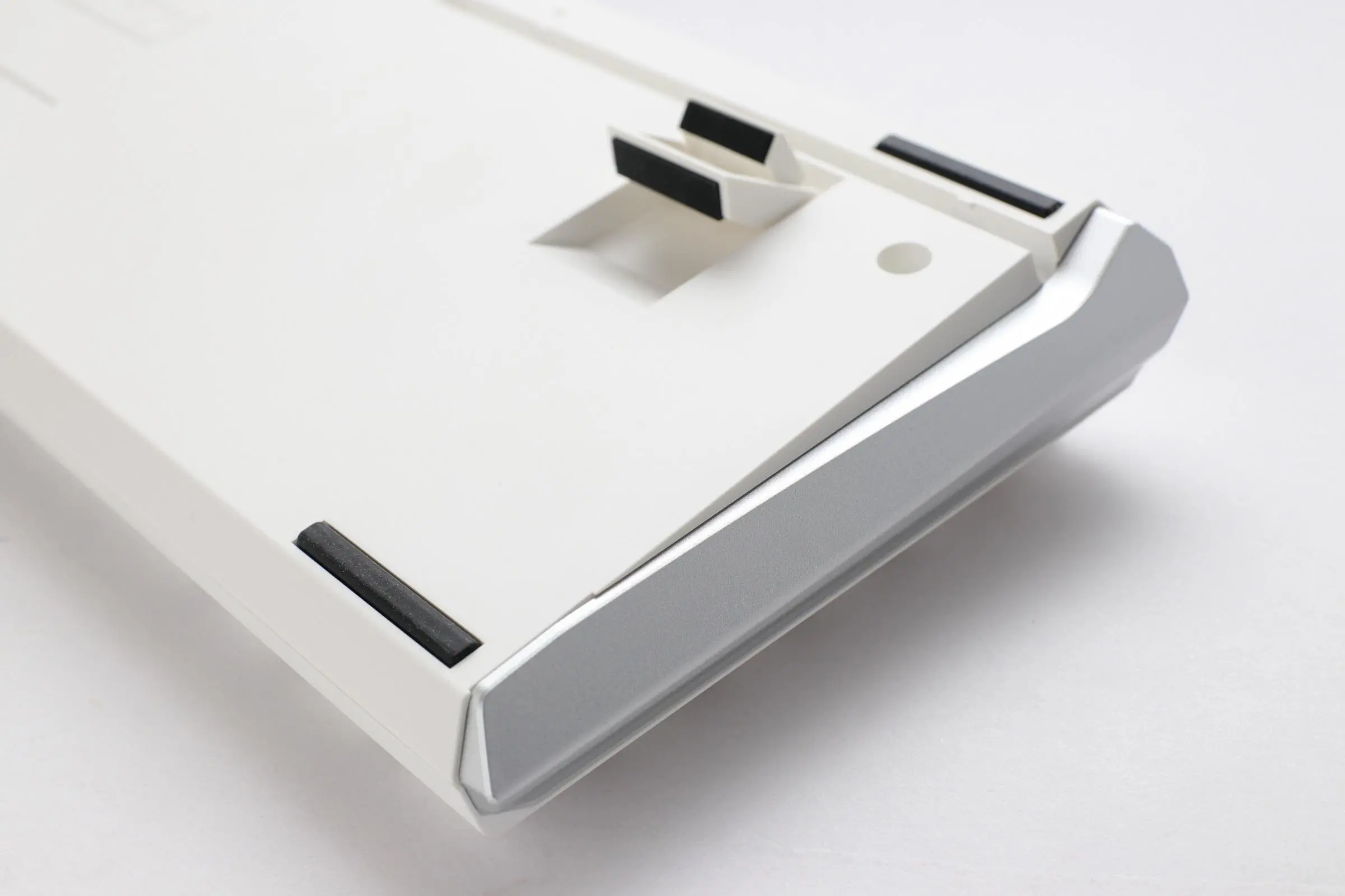 Геймърскa механична клавиатура Ducky One 3 Pure White TKL Hotswap Cherry MX Clear, RGB, PBT Keycaps - image 6