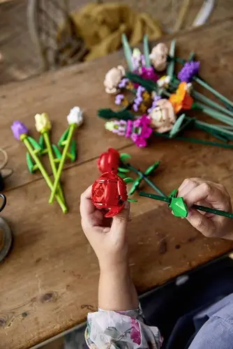 LEGO Icons - Flower Bouquet - 10280 - image 2