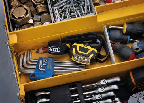 Челник PETZL ARIA 2R, 600 Лумена, Акумулаторна Батерия, Черно/Жълто - image 2