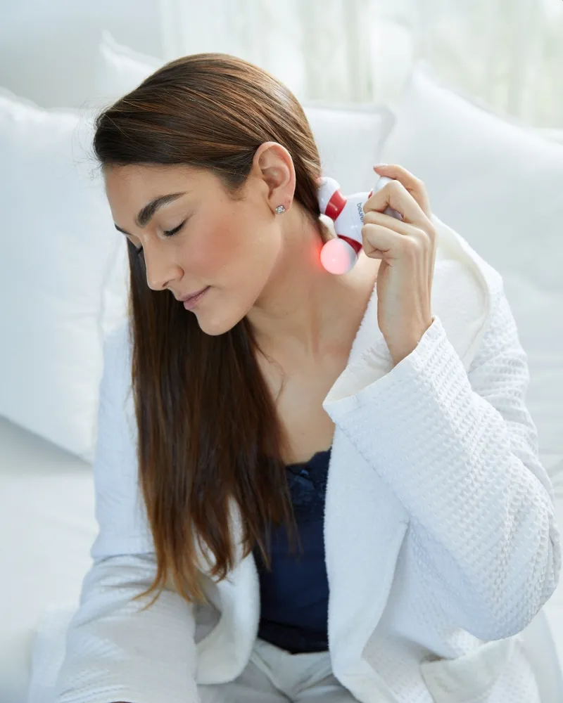Масажор, Beurer MG 16 mini massager; Vibration massage; Use for back, neck, arms and legs; LED light; red - image 2