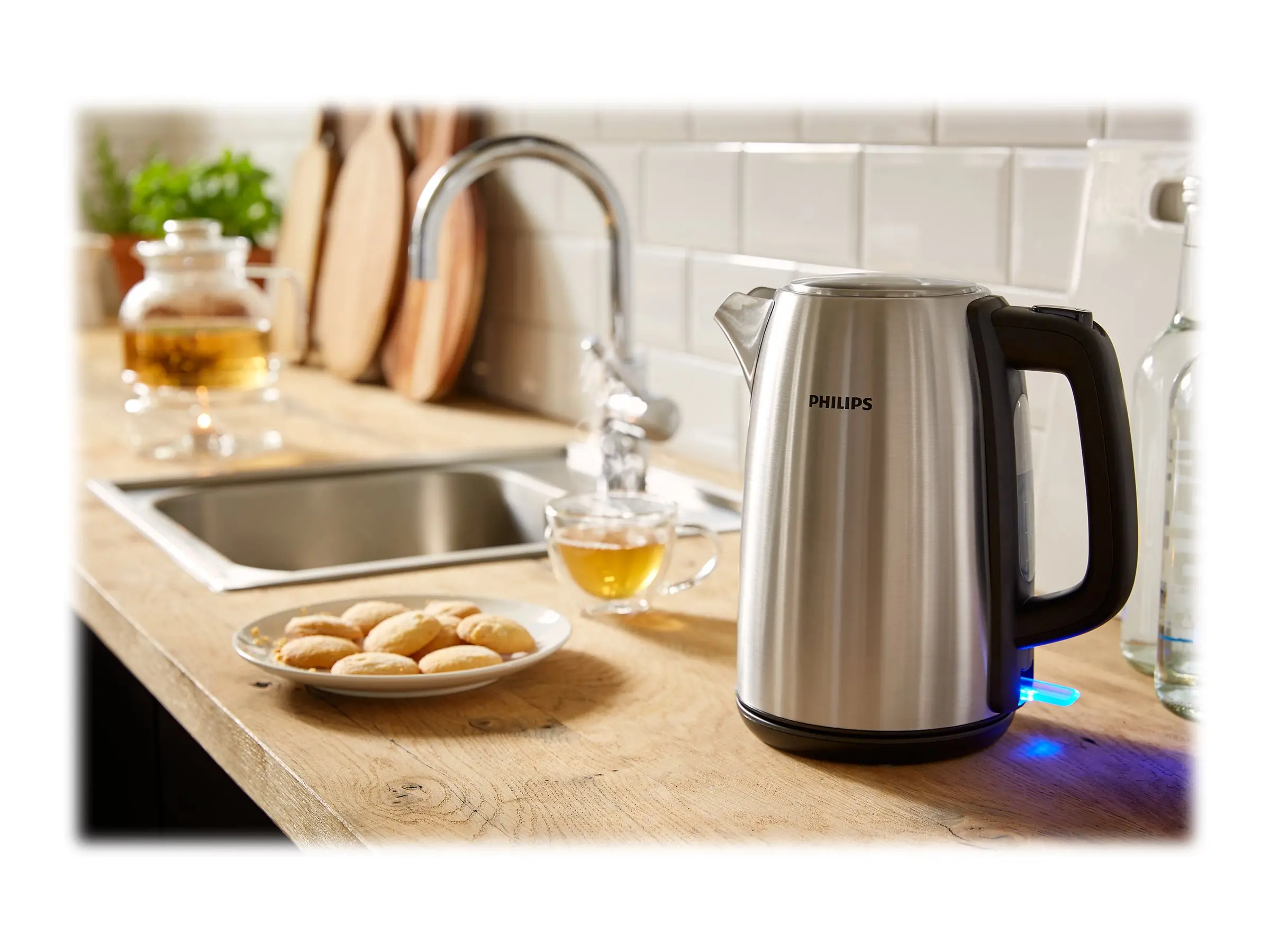 PHILIPS Електрическа кана Daily Collection Капак с пружина 2200W - image 2