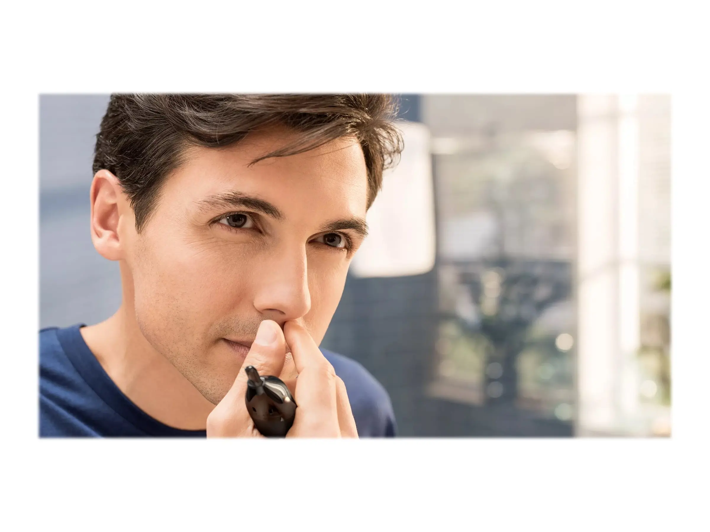 Philips Trimmer pentru nas și urechi: 100 rezistent la apă, Sistem de protecție cu două fețe, baterie AA inclusă, 2 piepteni pentru sprâncene 3mm/5mm - image 12