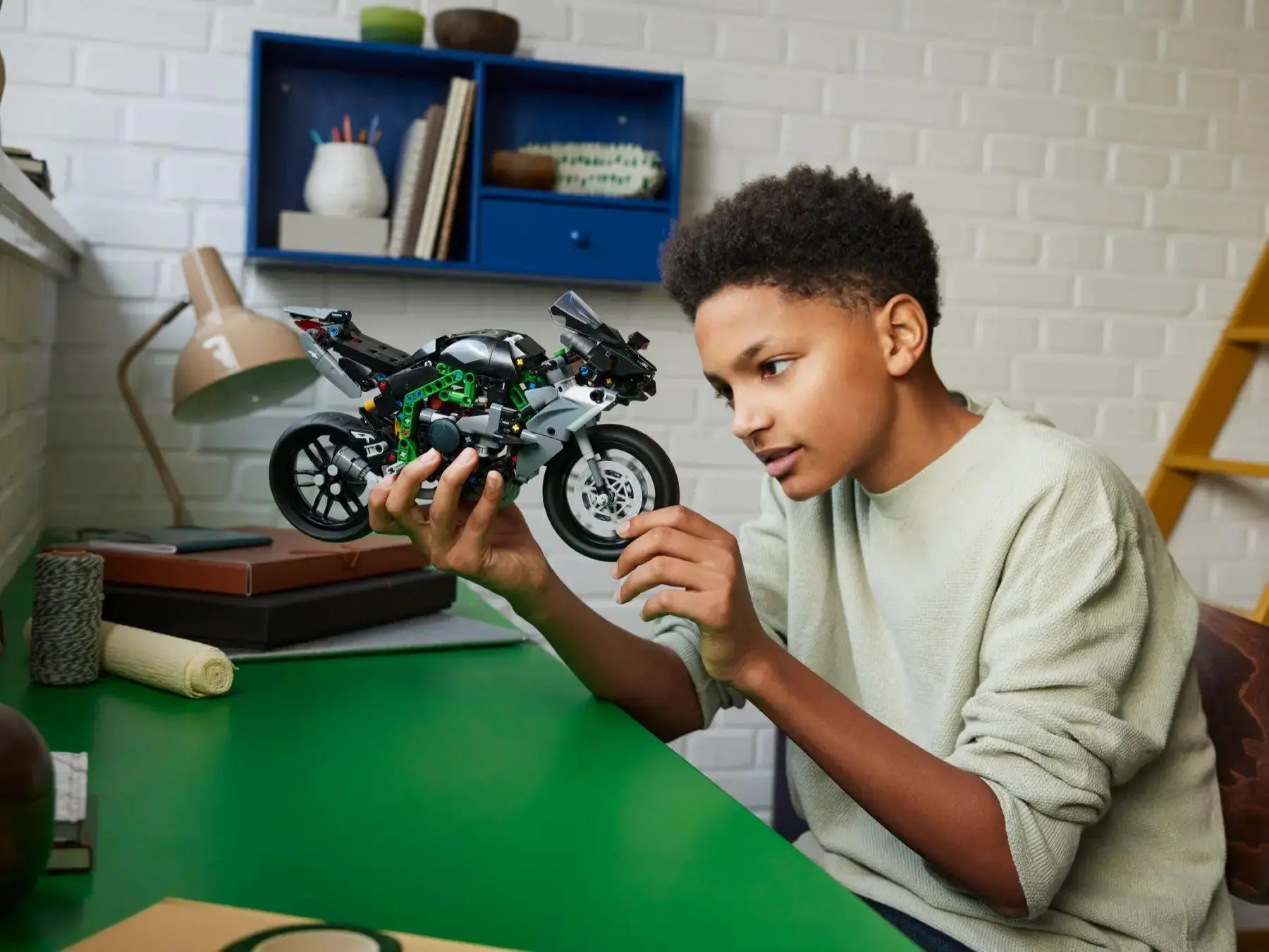 LEGO Technic - Kawasaki Ninja H2R - 42170 - image 4