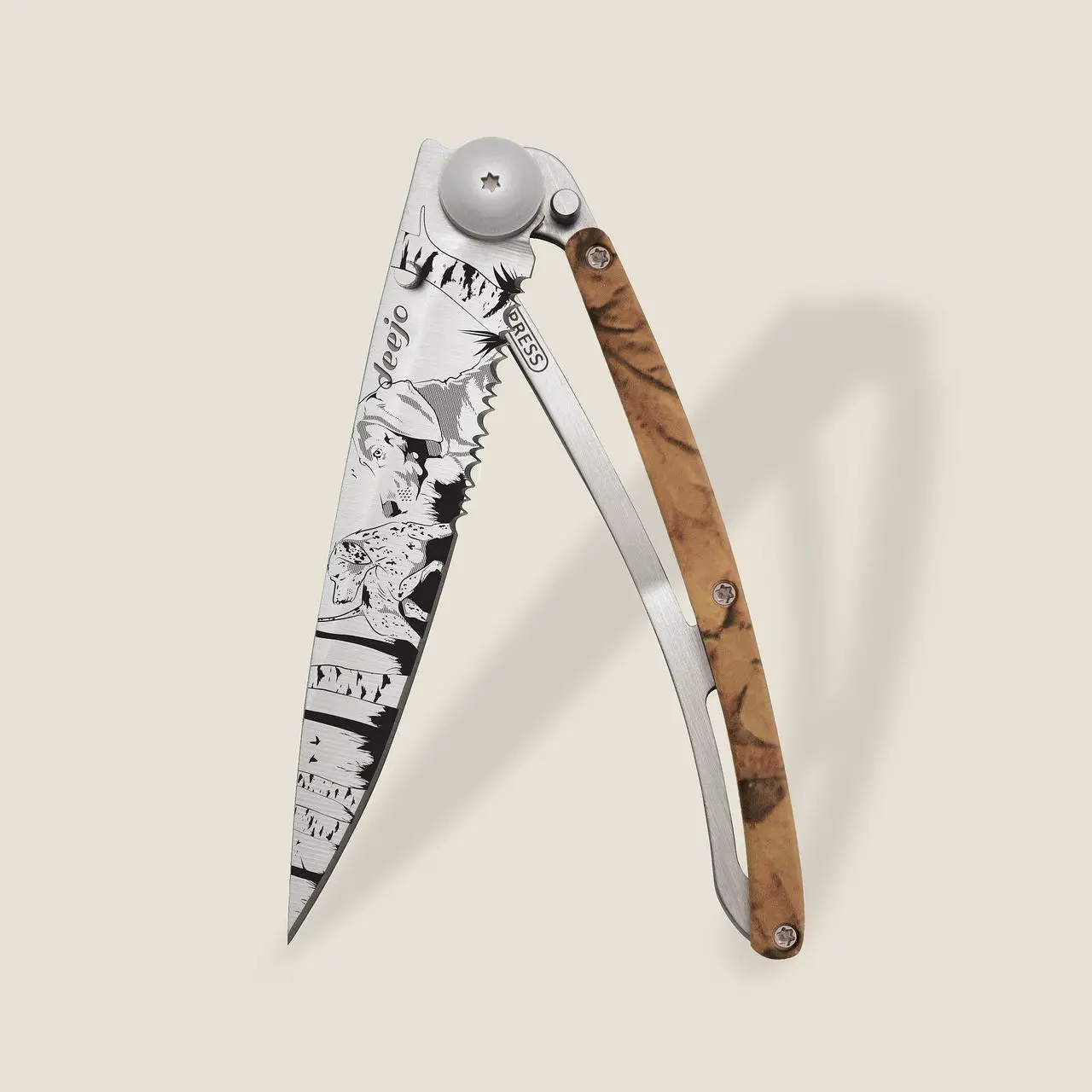 Джобен нож Deejo Serrated 37g, Brown Camo / Hunting Day