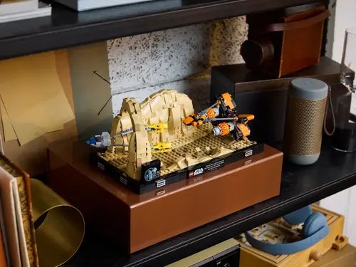 LEGO STAR WARS - Mos Espa Podrace - Diorama, 75380 - image 2