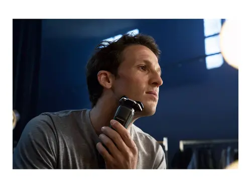 PHILIPS Електрическа самобpcъсначка 7000 за сухо и мокро бръснене ножчета SteelPrecision калъф за съхранение система за почистване - image 2