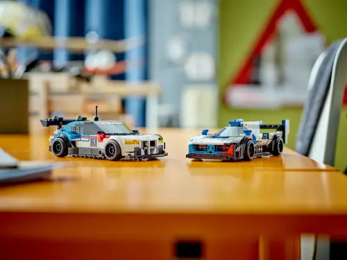 LEGO Speed Champions - BMW M4 GT3 & BMW M Hybrid V8 Race Cars - 76922 - image 3