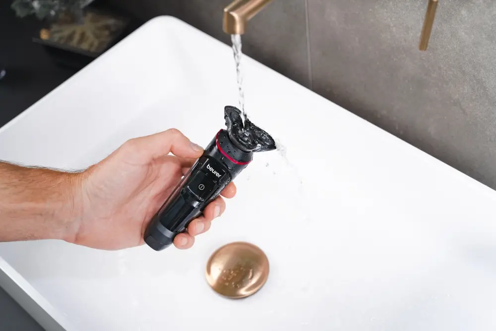 Машинка за бръснене, Beurer MN8X rotary shaver, 360° flexible shaver head, Magnetic fixation, LED display, Waterproof (IPX7), Quick-charge function (10 min OT; 5 min CT), Incl. charger and storage station, protective cap and cleaning brush - image 10