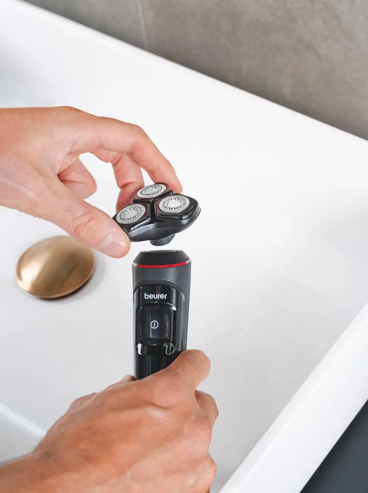 Машинка за бръснене, Beurer MN8X rotary shaver, 360° flexible shaver head, Magnetic fixation, LED display, Waterproof (IPX7), Quick-charge function (10 min OT; 5 min CT), Incl. charger and storage station, protective cap and cleaning brush - image 13