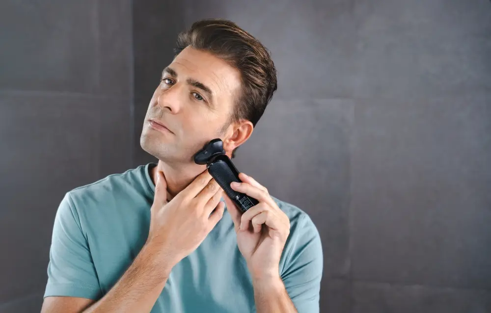 Машинка за бръснене, Beurer MN8X rotary shaver, 360° flexible shaver head, Magnetic fixation, LED display, Waterproof (IPX7), Quick-charge function (10 min OT; 5 min CT), Incl. charger and storage station, protective cap and cleaning brush - image 7