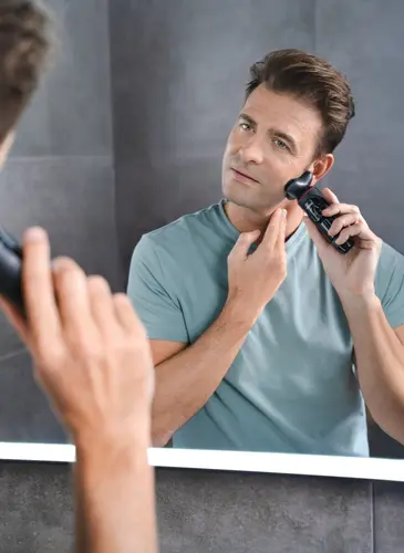 Машинка за бръснене, Beurer MN8X rotary shaver, 360° flexible shaver head, Magnetic fixation, LED display, Waterproof (IPX7), Quick-charge function  (10 min OT; 5 min CT), Incl. charger and storage station, protective cap and cleaning brush - image 8