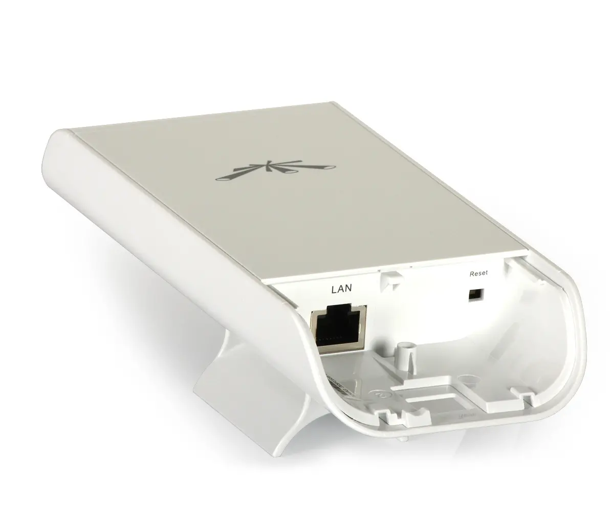 Точка за достъп Ubiquiti LocoM5, 5GHz, MIMO, 13dBi, CPE, 1x10/100 Ethernet Port - image 1