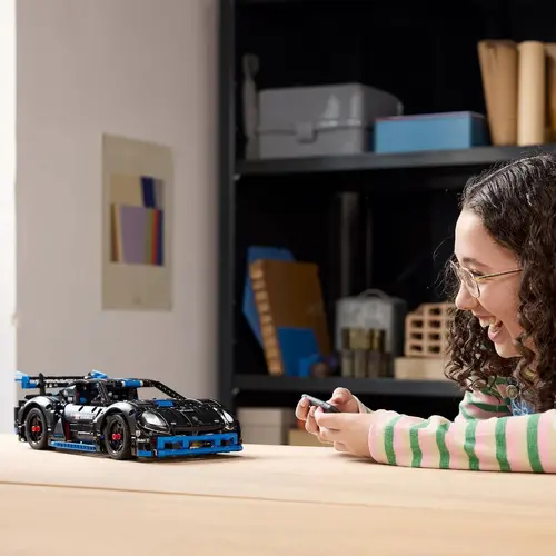 LEGO Technic - Porsche GT4 e-Performance Rennwagen, 42176 - image 7