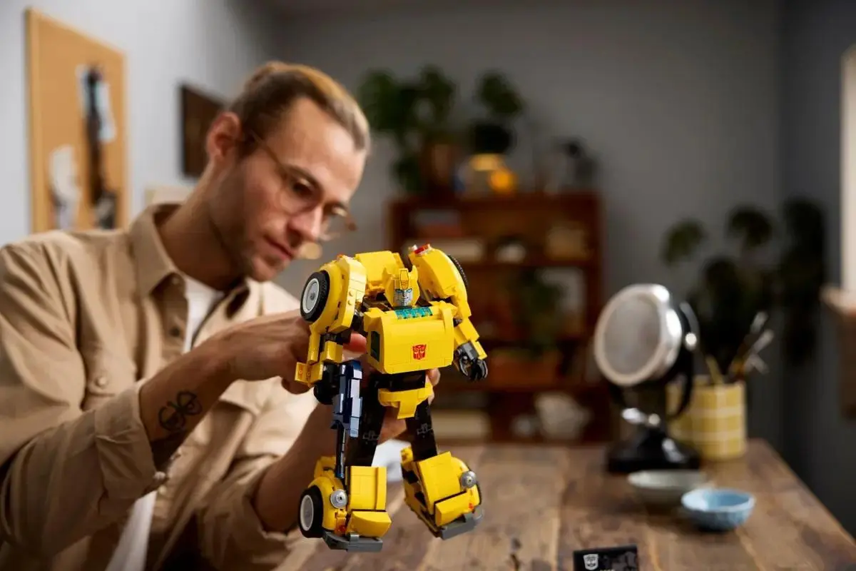 LEGO Icons - Bumblebee, 10338 - image 8