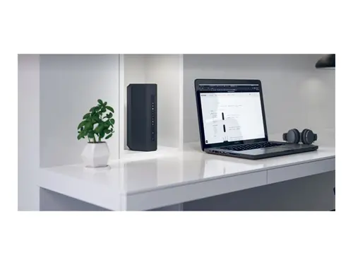 NETGEAR 3PT Nighthawk Wi-Fi 7 BE6500 Router RS200 - image 3