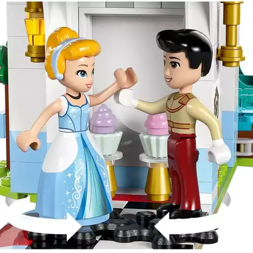 LEGO Princess Cinderella's castle and horse-drawn carriage- 43275 - image 3