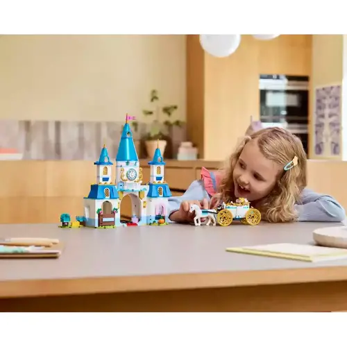 LEGO Princess Cinderella's castle and horse-drawn carriage- 43275 - image 4