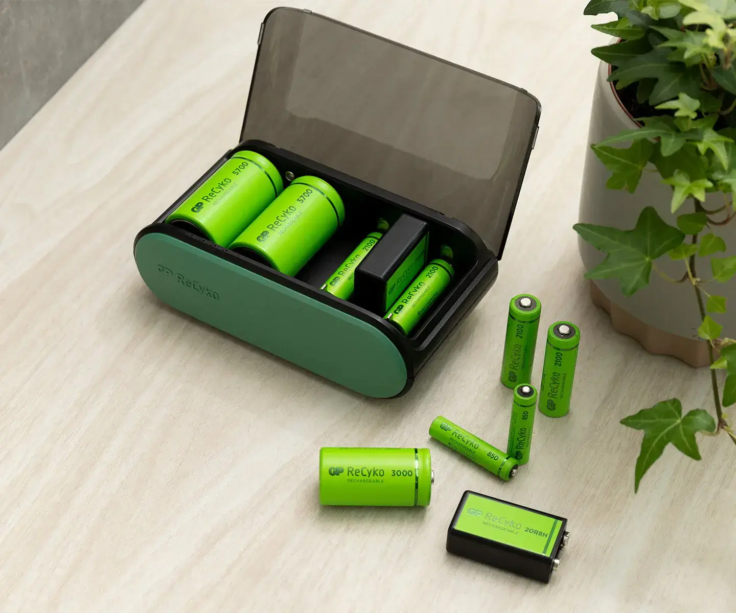 Зарядно у-во с 6 гнезда / 4 канала Universal Charger R6,03,14,20,22 B361 GP - image 3