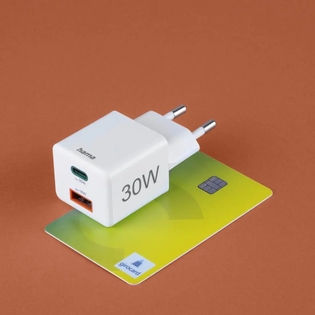 HAMA Бързо мини Gan зарядно, 30 W, 1x USB-C, 1x USB-A, PD, бял - image 9
