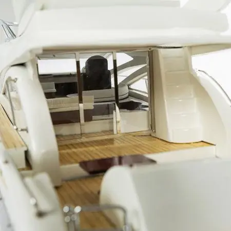 Модел на моторна яхта SUNSEEKER - image 12
