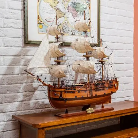 Модел на кораб HMS ENDEAVOUR - image 1