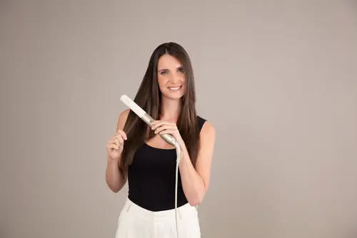 Преса, Beurer HS 70 Hair straightener, Ceramic-coated heating plates, Rounded housing, Ion function, Multi-stage temperature setting from 100°C - 220 °C, Automatic switch-off after 30 minutes, Button lock, heat-resistant storage bag - image 9