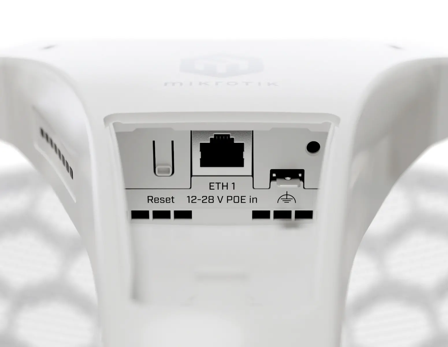 Tочка за достъп MikroTik LHG-5axD-XL, AX1200, WiFi 6, 800MHz CPU, 1x GbE, 27dBi - image 1